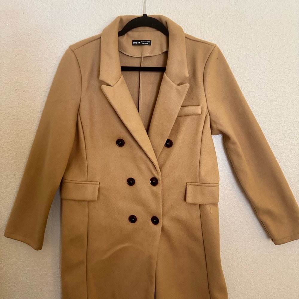 SHEIN Tan Blazer with Notched Lapels and Structured Design